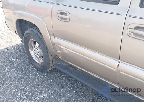 2001 Chevrolet Suburban 1500 Lt из США, поврежденный, VIN 1GNEC16T91J236511